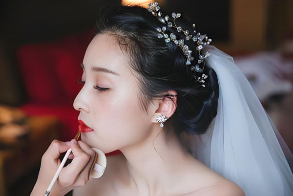 哈尔滨婚礼跟拍|哈尔滨依人依妆彩妆工作室
