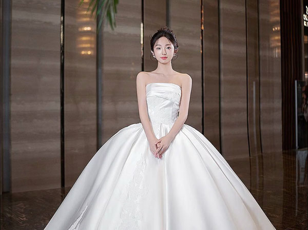 哈尔滨婚纱定做|哈尔滨艾慕婚纱礼服会馆